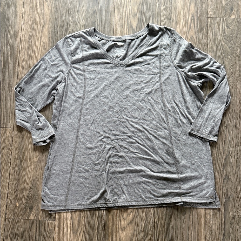 Danskin Light Gray V-Neck Long Sleeve Top
